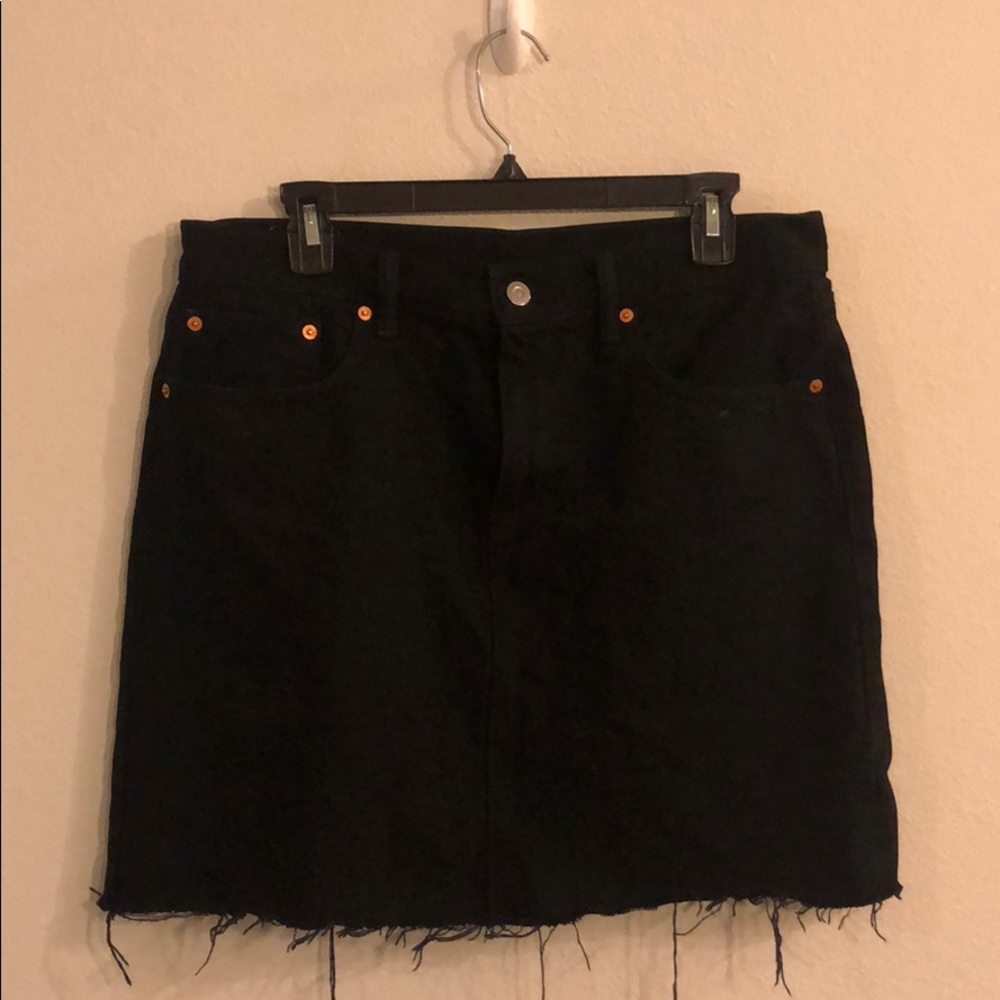 Levi’s raw edge black denim skirt- never worn!